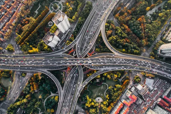 Rubrik_Verkehr_c._Pixabay_Autobahnkreuz_von_oben_architecture-1837176_1920